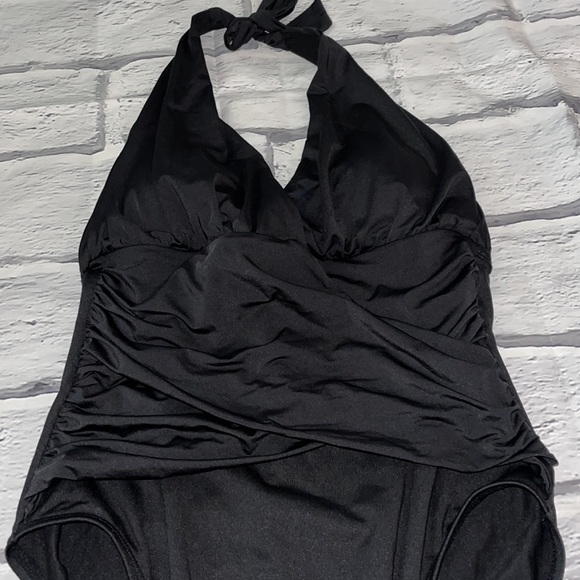 La Blanca black swimsuit. Classic halter style with slimming midsection. Sz 10 - Picture 2 of 5